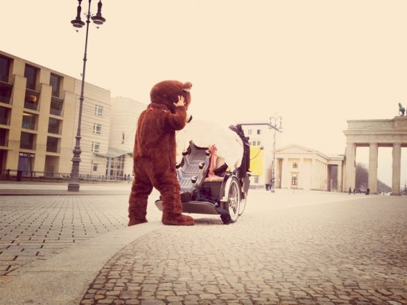 Don't you love it when you see a bear getting ready for work (at Pariser Platz) 3