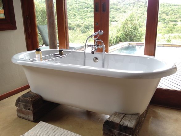 Safari Chic bath tub at Kwandwe