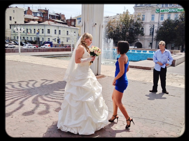  A bride with her bridesmaid