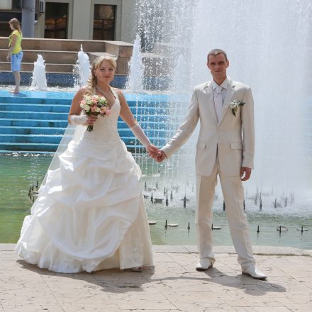 Bride and groom fountain